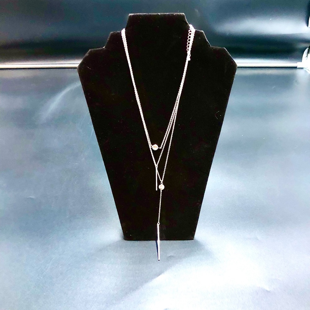 Silver Minimalist Necklace with Geometric Design